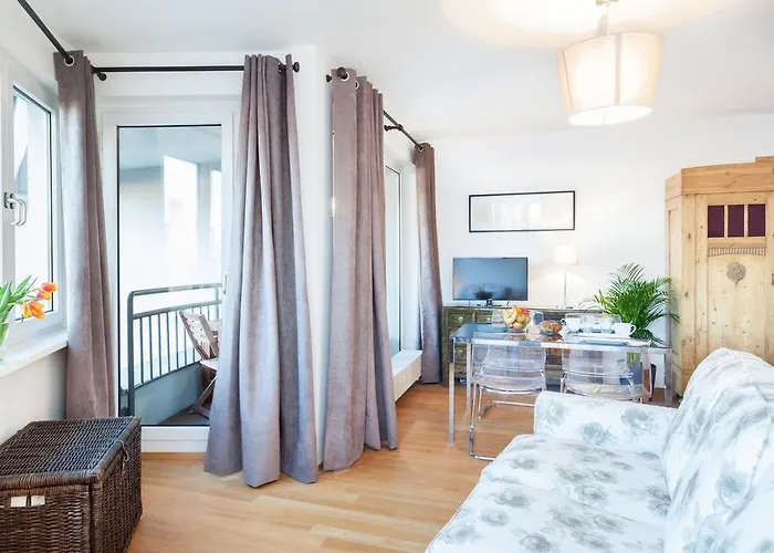 The Maybach - Rooftop Living Xberg, 1br, 1 Living Room, Group & Family Friendly, 2 - 4 Guests