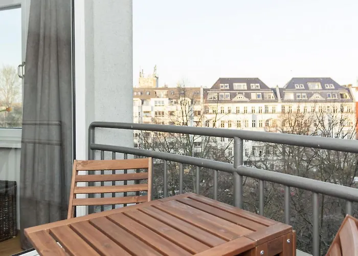 The Maybach - Rooftop Living Xberg, 1br, 1 Living Room, Group & Family Friendly, 2 - 4 Guests