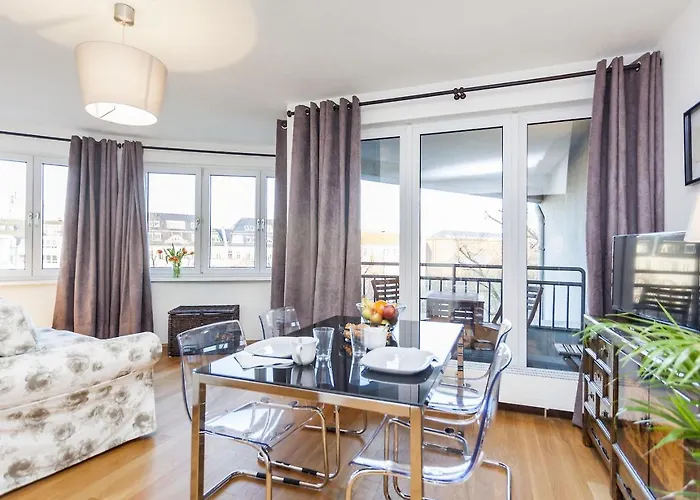 The Maybach - Rooftop Living Xberg, 1br, 1 Living Room, Group & Family Friendly, 2 - 4 Guests Appartamento