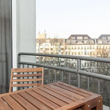 The Maybach - Rooftop Living Xberg, 1br, 1 Living Room, Group & Family Friendly, 2 - 4 Guests