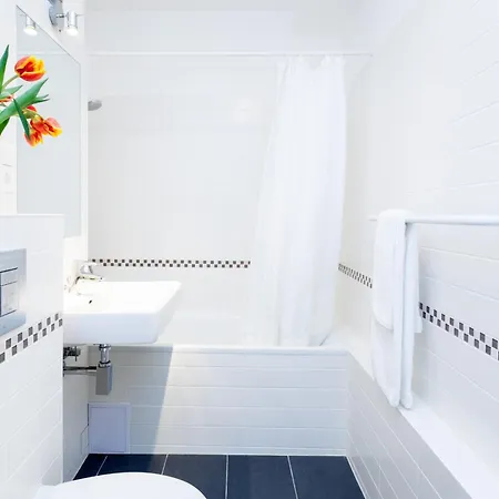 The Maybach - Rooftop Living Xberg, 1br, 1 Living Room, Group & Family Friendly, 2 - 4 Guests *