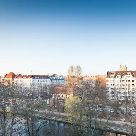 The Maybach - Rooftop Living Xberg, 1br, 1 Living Room, Group & Family Friendly, 2 - 4 Guests