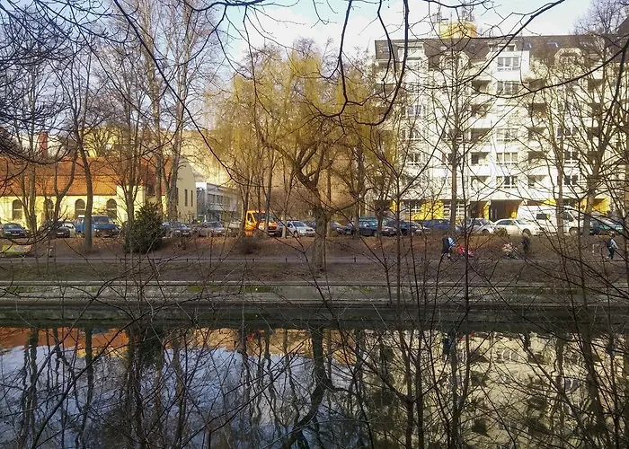 The Maybach - Rooftop Living Xberg, 1br, 1 Living Room, Group & Family Friendly, 2 - 4 Guests *