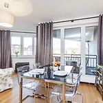 The Maybach - Rooftop Living Xberg, 1br, 1 Living Room, Group & Family Friendly, 2 - 4 Guests Appartement
