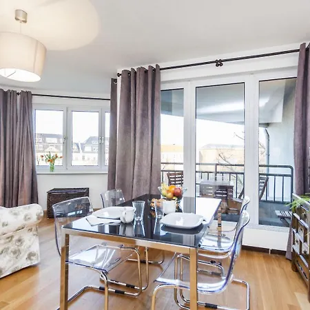 The Maybach - Rooftop Living Xberg, 1br, 1 Living Room, Group & Family Friendly, 2 - 4 Guests شقة