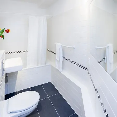 The Maybach - Rooftop Living Xberg, 1br, 1 Living Room, Group & Family Friendly, 2 - 4 Guests Appartement